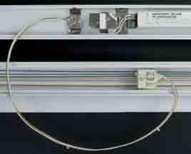 SĚTELNÉ LIŠTY WW flexibilní světelný modul T8 STN těleso: oboustranně pozinkovaný ocelový plech, povrchově upravený lakem barva: bílá, RAL 9003 připojení do lišty: prostřednictvím flexibilního