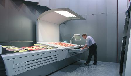 Produkty Svět tisku 7 8/2008 40 strojů je součástí pultu programové vybavení Intellistart usnadňující přípravu stroje na novou zakázku.