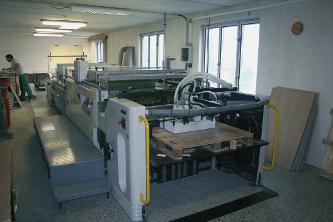 Svět tisku 7 8/2008 73 Profil tiskárny času se totiž ukazuje, že zákazníci u svých produktů chtějí náročnější formy zušlechtění, k jejichž aplikaci je využití sítotisku nezbytné, říká Pavel Tondl.