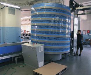 Svět tisku 7 8/2008 85 Praxe pořádá Svaz polygrafických podnikatelů a Společnost tisku ve spolupráci s agenturou AGES plus spol.s r.o. přechodový modul, který předává nasnášené knižní bloky do základní části linky Bolero.