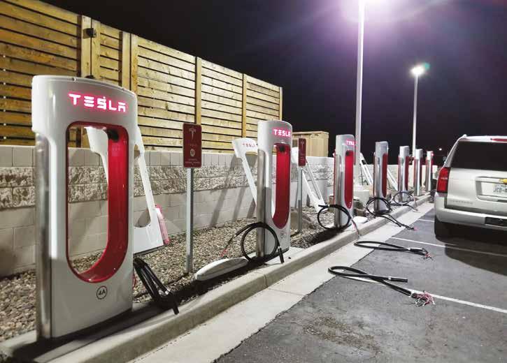 Kdy nahradí elektrické motory spalovací MÍSTO VÁLCŮ CÍVKY Nový francouzský prezident Emmanuel Macron představil ambiciózní plán: po roce 2040 se už ve Francii nebudou prodávat auta spalující benzín a