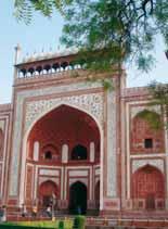 Pokladnice lásky z bílého mramoru, kterou nechal vystavět vládce Shah Jahan pro svou milovanou choť královnu Mumtaz Mahal, byla dokončena v r.