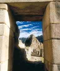 Odpoledne navštívíme ještě mohutnou pevnost Sacsayhuaman, odkud je krásný pohled na celé město. 3.