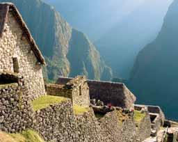 Odpoledne navštívíme ještě mohutnou pevnost Sacsayhuaman, odkud je krásný pohled na celé město. 3. den: pobyt v Posvátném údolí Inků.