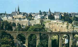 den: v ranních hodinách prohlídka Luxemburgu, hlavního města stejnojmenné země, rozkládajícího se po obou stranách hluboké kotliny. Přejezd do Belgie, prohlídka hlavního města Bruselu.
