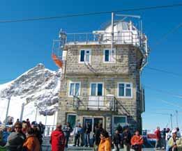 m.) s výhledy na nejvyšší horský masiv Monte Rosa a ledovce. Krátká návštěva Sionu hlavního města kantonu Wallais, při cestě zpět na ubytování. 4. den: snídaně.