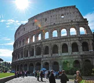 Procházka historickým centrem s neobyčejnou koncentrací antických památek, jako jsou Koloseum nebo Pantheon, dále také náměstí Piazza Navona s fontánou Čtyř řek, Španělské schody, slavná fontána di