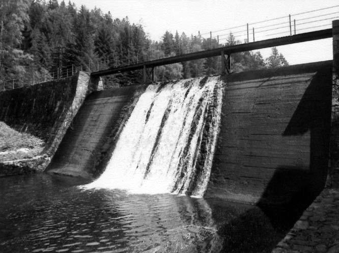 Čejkovický rybník (14 ha) JČ u Čejkovic 5,3 km JZ od Hluboké nad Vltavou v Českobudějovické pánvi, slouží k chovu ryb. Trojúhelníková plocha s delší zátokou má břehy s místním ozeleněním.