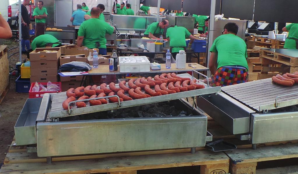 tatarská omáčka, kečup Smažené kuřecí řízečky 100 g Cena 300 Kč / pax /