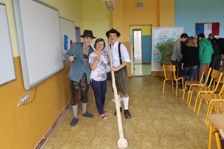 Studenti třídy sexta a septima si pro své mladší spolužáky připravili dopoledne plné her, kvízů a zajímavostí o hlavních evropských jazycích, které se zároveň
