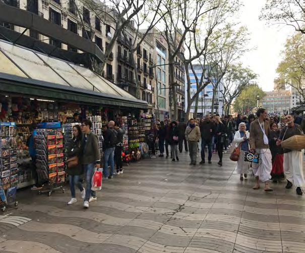 BARCELONA NÁKUPNÍ OUTLET A CENTRUM MĚSTA V dopoledních hodinách se