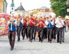 str. 18 25 let dechových slavností 1992 2017 Vše začalo před čtvrt stoletím, když v roce 1992 vystoupily na svitavském náměstí společně tři místní dechovky.