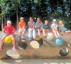 naše město / září 2017 / www.svitavy.cz Děje se ve městě Pravidelný program MC Krůček Opět tu pro vás budeme pět dní v týdnu! Oblíbené kluby rodičů, vzdělávání, poradenství a mnoho dalšího.