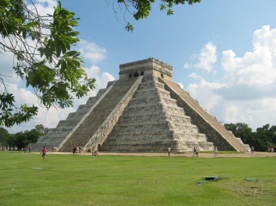 Obr. 5 Chichén Itzá, Kukulkánova