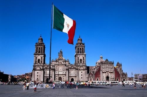 11 Mexiko, Zócalo Zdroj: