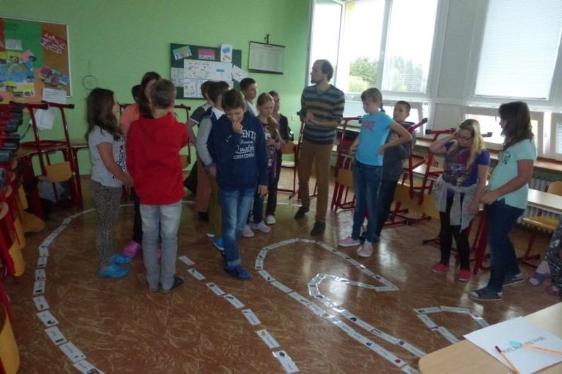 Němčina nekouše V pondělí 7. září se mnozí naši žáci setkali poprvé s němčinou ve vyučování. Tato první hodina proběhla netradičně. Hodinu vedl pan Florian Förster z Německa.