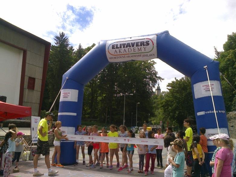 B) Šachy Liga Vysočiny mládeže 10 turnajů celkově (krajská kola) Aleš Havelka startoval v individuálních soutěžích za Gambit Jihlava. Pořadí Jméno Třída Kategorie Počet 5. Tomáš Dejmek 8. B H14 9 18.