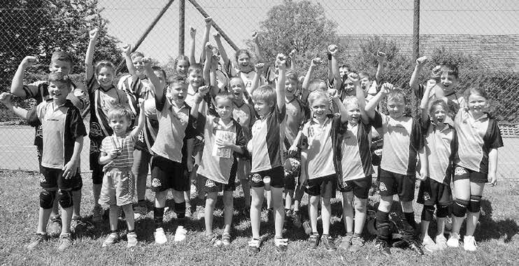 Holešovští házenkáři zakončili svou úspěšnou sezónu SPORT Holešov Velkým společným festivalem házené zakončili v pátek 26.
