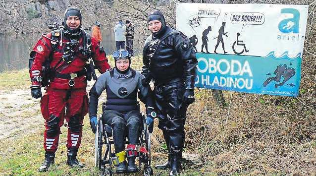 2 4. července 2014 Domažlicko Pod vodou nacházejí volnost Jedním ze dvou míst, kam jezdí sportovat oddíl handicapovaných potápěčů, je lom na Tachovsku LADISLAV VAINDL KONSTANTINOVY LÁZNĚ, PLZEŇ