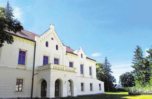 4 4. července 2014 Domažlicko INZERCE KRÁTCE Ve Kdyni otevřeli opravenou "Draslovku" KDYNĚ Nové společenské avzděláva- cí centrum funguje od minulého týdne ve Kdyni.