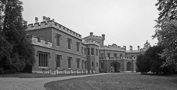 112 Šlechtic podnikatelem Zámecká rezidence v Hrádku u Nechanic, nové reprezentativní východočeské sídlo Harrachů, vystavěno Františkem Antonínem Harrachem ve windsorském stylu v letech 1841 1854.