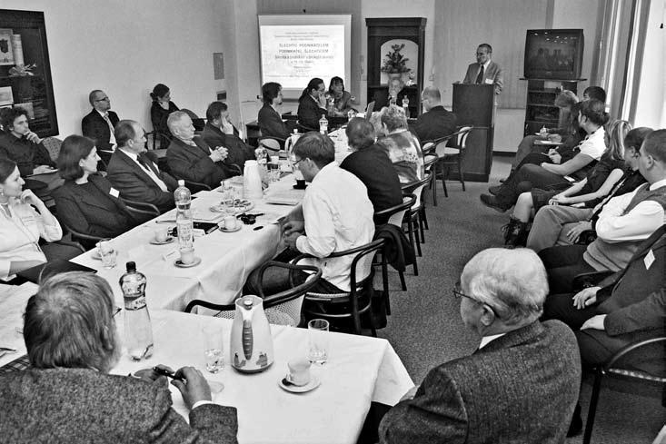 12 Nobilitas in historia moderna Předložený svazek sborník z konference Šlechtic podnikatelem podnikatel šlechticem je prvním svazkem zamýšlené ediční řady Nobilitas in historia moderna a současně