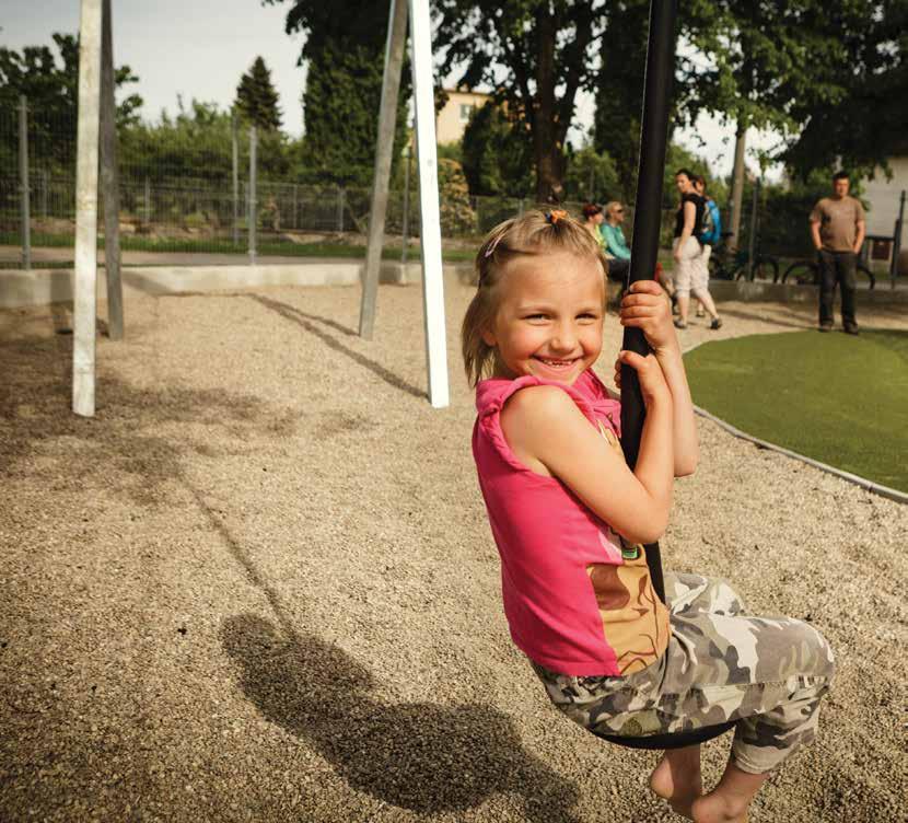 lanové dráhy Lanové dráhy patří mezi zábavné hrací prvky, které se dobře uplatní vzhledem k poměru délky a šířky na užších a delších plochách.