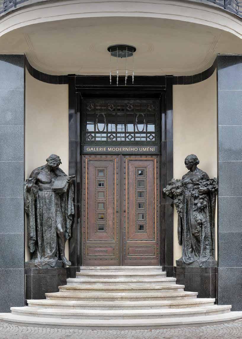 1. Základní údaje Galerie moderního umění v Hradci Králové je příspěvková organizace, jejím zřizovatelem je Královéhradecký kraj.