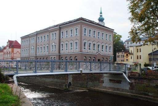P O Z O R Obchodní akademie Trutnov Malé nám stí 15Ř, 541 01 Trutnov P O Z O R STUDIUM OBCHODNÍ AKEDEMIE S MOŽNOSTÍ VOLBY ZAM ENÍ NA EKONOMIKU CESTOVNÍHO RUCHU A NA INFORMATIKU PRO ABSOLVENTY SŠ: