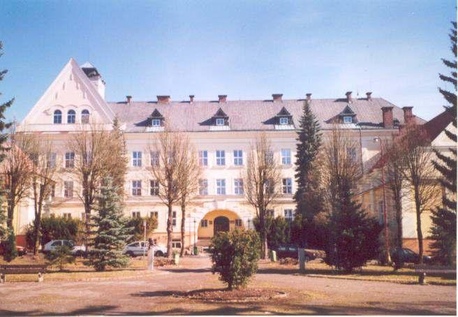 Tradice trvající již 300 let Gymnázium Františka Martina Pelcla Rychnov nad Kněžnou tel.: 733 124 931 e-mail: gymrk@grk.