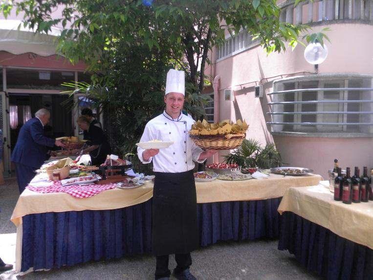 a ízí e čistě gastro o i ké o ory á e kvalifikova ý učitelský s or zajišťuje e zahra ič í stáže od ěňuje e za produktiv í prá i a od or é vý viku sídlí e v příje ém, čistém, oder ím a přátelském