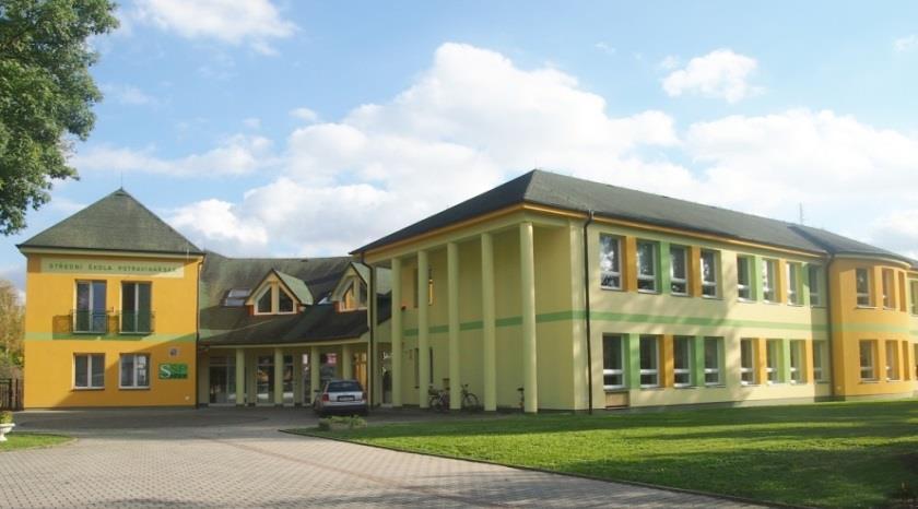 KUCHAŘ-ČÍŠNÍK, zaměření Kuchař NÁSTAVBOVÉ STUDIUM ukončené maturitou pro absolventy libovolného oboru s výučním listem 64-41-L/51 PODNIKÁNÍ (denní a dálková forma) PROČ STUDOVAT PRÁVĚ U NÁS?