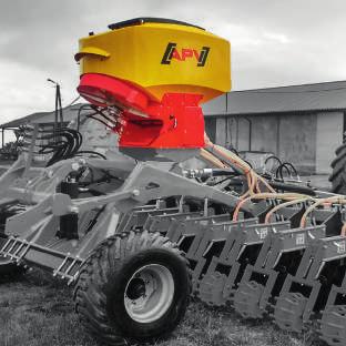 zásobníku osiva prostřednictvím elektricky ovládaného výsevního hřídele do vzduchového