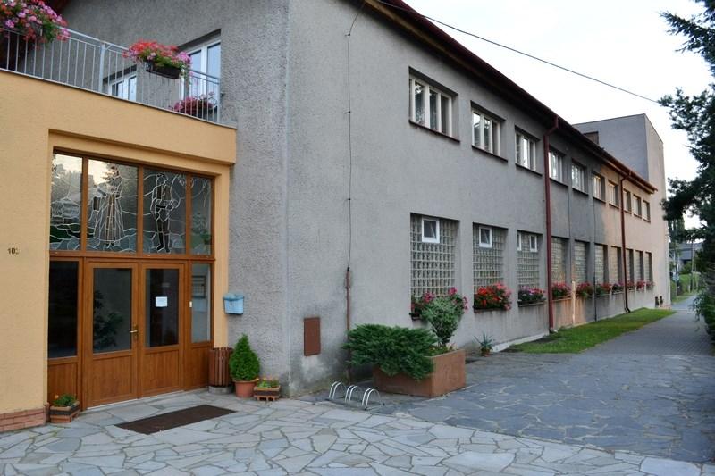 SOUTĚŽ O NEJHEZČÍ KVĚTINOVOU VÝZDOBU 2013 Vážení a milí, přinášíme Vám výsledky 5. ročníku soutěže O nejhezčí květinovou výzdobu, která byla vyhlášena zastupitelstvem obce Hlavnice.