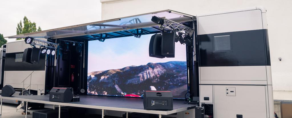 OBRAZOVÉ PREZENTACE > rozlišení 43 x 623 pixelů > rozestup obrazových bodů 4,8 mm > extrémní kontrast pro venkovní produkci > maximální výsuv do výšky až 8 m LED Obraz LED obrazovka > > elite rvision