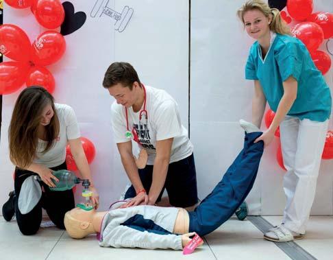 9.3 IFMSA CZ Olomouc Základním posláním IFMSA (International Federation of Medical Students Associations) je prohloubit mezinárodní spolupráci mezi studenty medicíny s cílem zlepšit jejich schopnosti