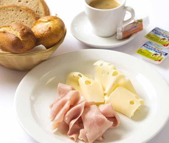 RANNÍ PROBUZENÍ snídaně breakfast Frühstück SNÍDANĚ CITY šunka, sýr ementál, máslo, pečivo, teplý nápoj dle výběru CITY Breakfast - ham, Emmenthal cheese, butter,