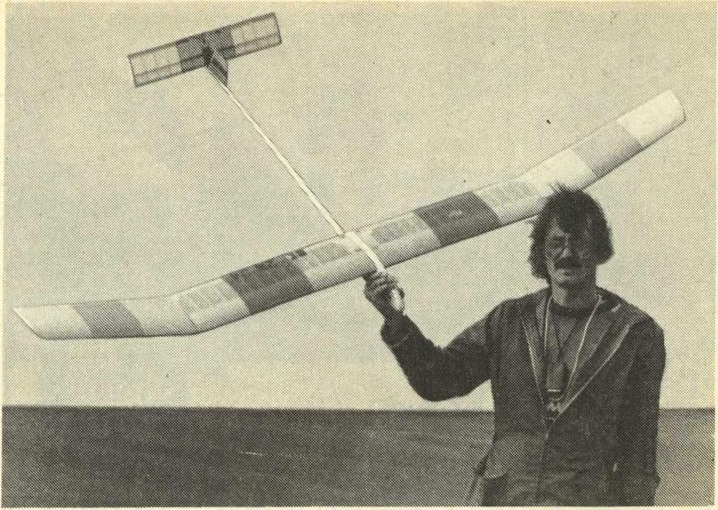 Lubomír Široký, LMK Plasy používám nyní upravenou sovětskou samospoušf k fotoaparátu, především pro její vysokou spolehlivost.