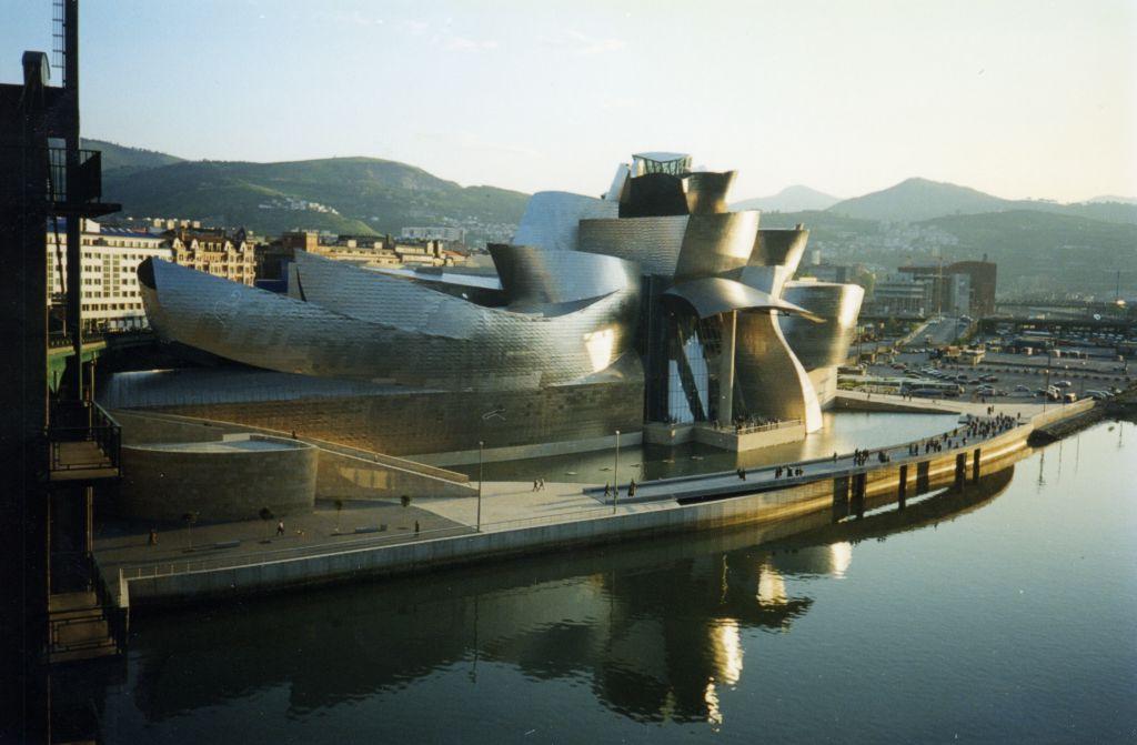 Museum Guggenheim, Bilbao, Španělsko Futurologická ocelová konstrukce z r.