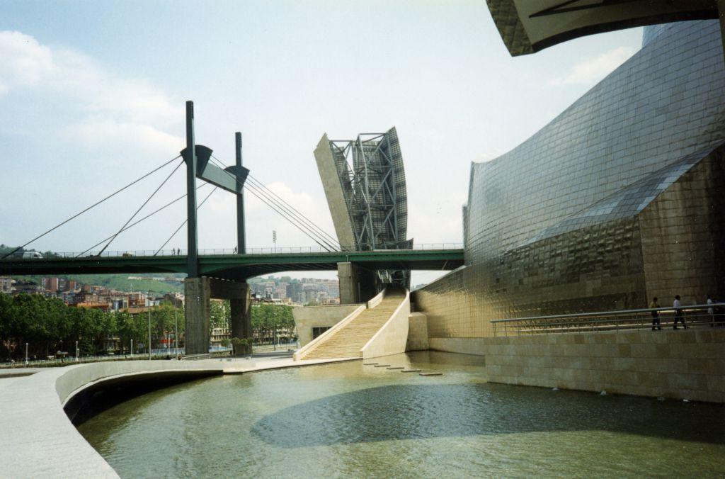 Museum Guggenheim, Bilbao, Španělsko Futurologická ocelová konstrukce z r.