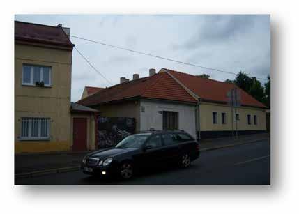 26. Komořanská 121/37, na pozemku parc. č. 3261 o výměře 363 m 2 v k. ú. Modřany Zděný domek ze 40.