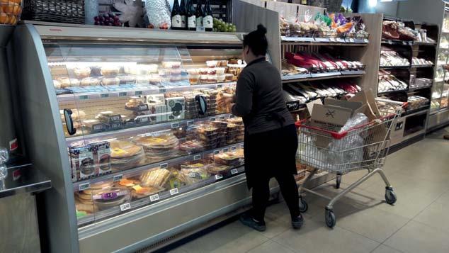 Téma Aldi, Lidl apod. na trhu ve stejném sledovaném období mírně snížil: z 46, 1 % v roce 2010 na 45,6 % v roce 2015, zatímco supermarkety zvýšily jak svůj obrat (58,0 mld.