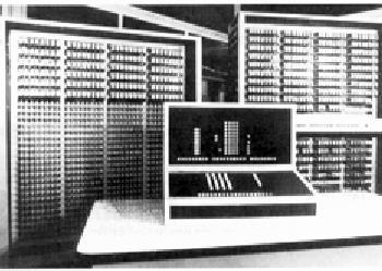 Konrad Zuse (1910-1995), Německo 1938 - Z1 prototyp mechanického programovatelného počítače, univerzita v Manheimu