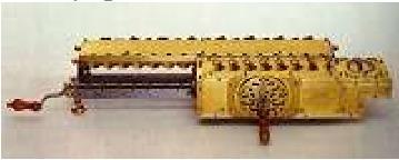 Gottfried Wilhelm von Leibnitz pokusil se zdokonalit Pascalův kalkulátor.