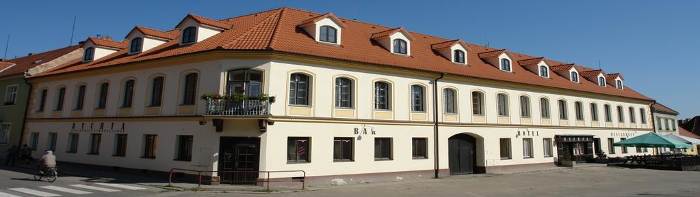 Jídelní lístek STUDENÉ PŘEDKRMY K PIVU COLD APPETIZERS TO BEAR KALTEN VORSPEISEN ZUM BIER Gothajský salám s octem a cibulí GOTHAJ SALAMI WITH ONION AND VINEGAR WURST MIT ZWIEBEL UND ESSIG Tlačenka s