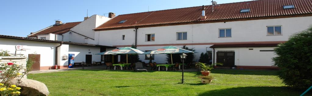 STAROČESKÁ KUCHYNĚ OLD CZECH CUISINE ALTBÖHMISCHE KÜCHE Jihočeská bašta (vepřová a uzená pečeně, houskový a bramborový knedlík, zelí) PORK MEAT AND SHOKED MEAT, BREAD AND DOTATO DANPLINGS, CABBAGE