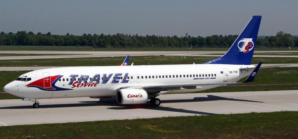 5.6 Boeing 737 (dvoumotorové letadlo) Jde o letadlo pro krátké až střední tratě. A patří mezi nejprodávanější civilní letadla na světě.