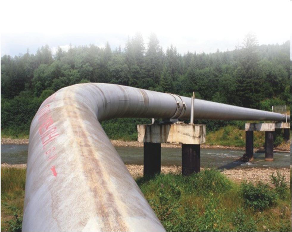 Přeprava LPG Doprava potrubím Přeprava buď jako kapalinu nebo jako plyn je třeba dbát na technické problémy (kondenzace uhlovodíků, vypařování kapaliny) Při přepravě kapalného LPG potrubí pro