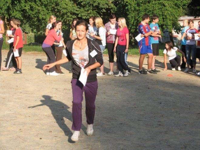 VIII. Další aktivity a prezentace školy na veřejnosti Adaptační kurzy Po zkušenostech z minulých let již víme, že postupná adaptace na střední školu je velmi důležitá pro budování zdravých vztahů