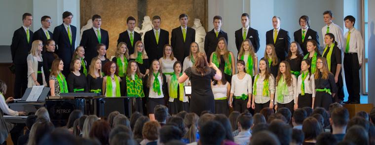 Sborové zpívání má v Kroměříži dlouholetou tradici hned na několika školách.